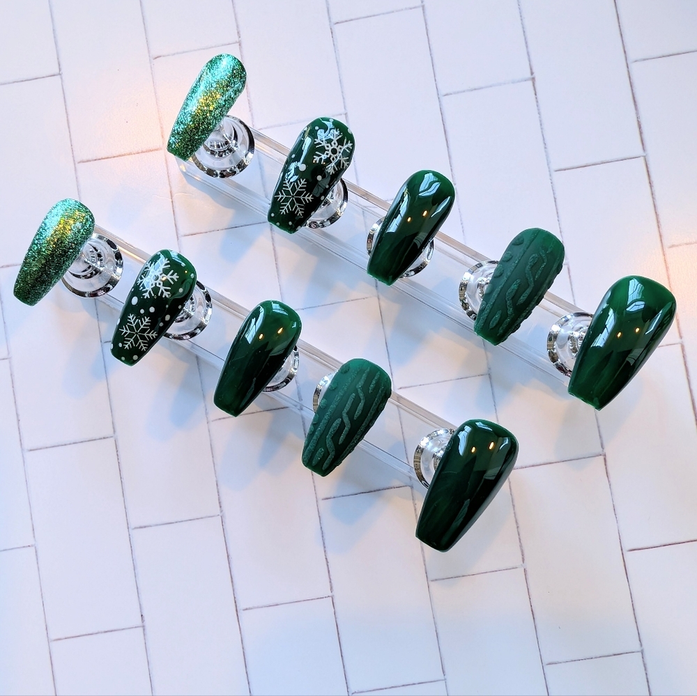Handcrafted Holiday / Christmas Green Sweater & Snowflake Press On Coffin Nails